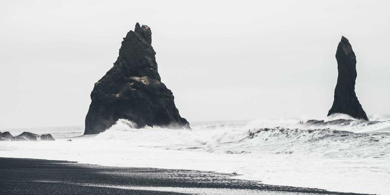 卓越华天解析：危机领导力——黑天鹅事件中的企业战略应对与团队稳定之道